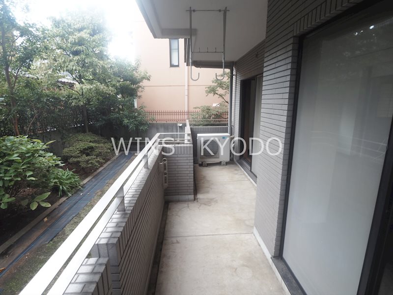 プレイス・アイズ  ベランダ