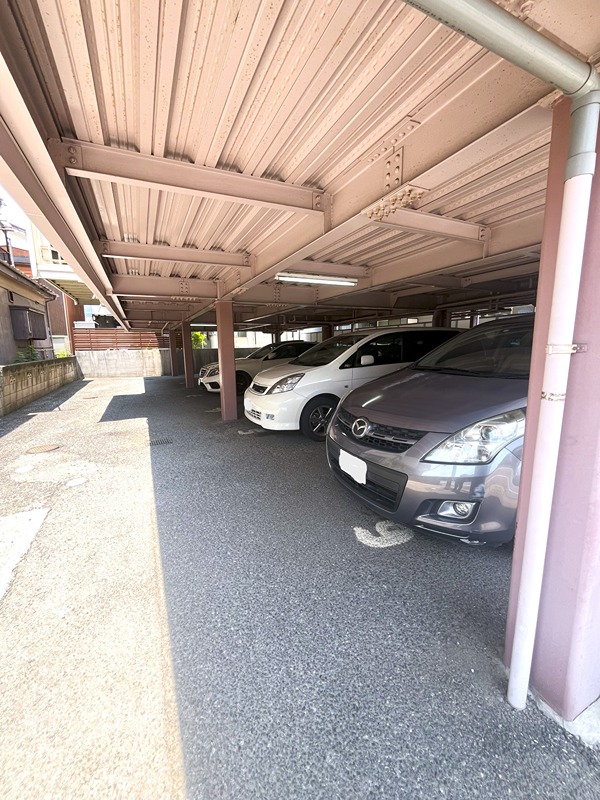 メゾン・ド・ハンプシャー 駐車場