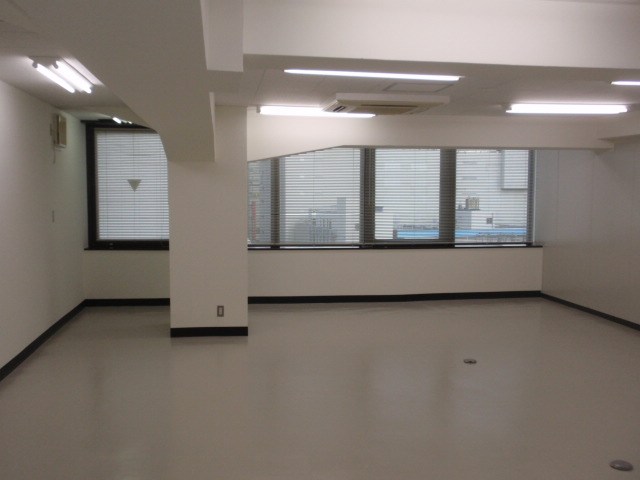 地得ビル 玄関