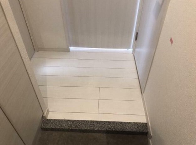 ウイステリアさいわい 玄関