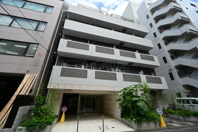 ラグジュアリーアパートメント本郷   202号室 外観