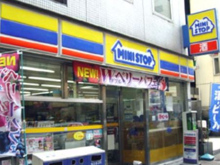 Brillia Tower上野池之端 コンビニ