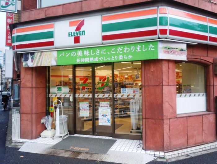 リヴシティ御茶ノ水 コンビニ