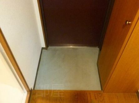エル市ヶ谷 玄関