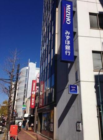 ラフィーネ本郷 銀行