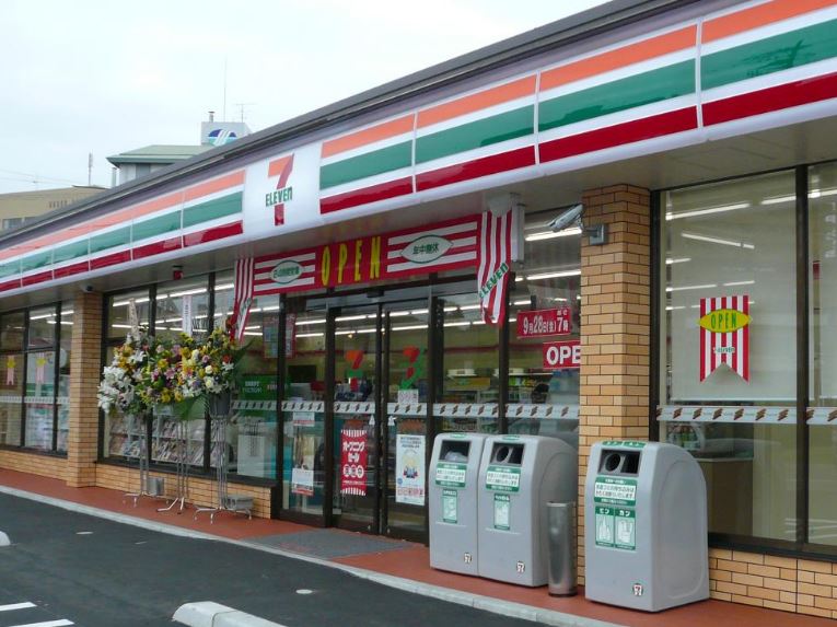 プレール神田佐久間町 コンビニ