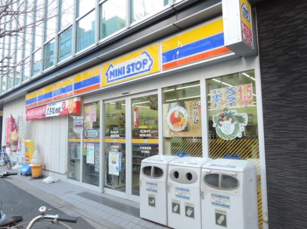 グラン,フォークス神田イーストタワー コンビニ