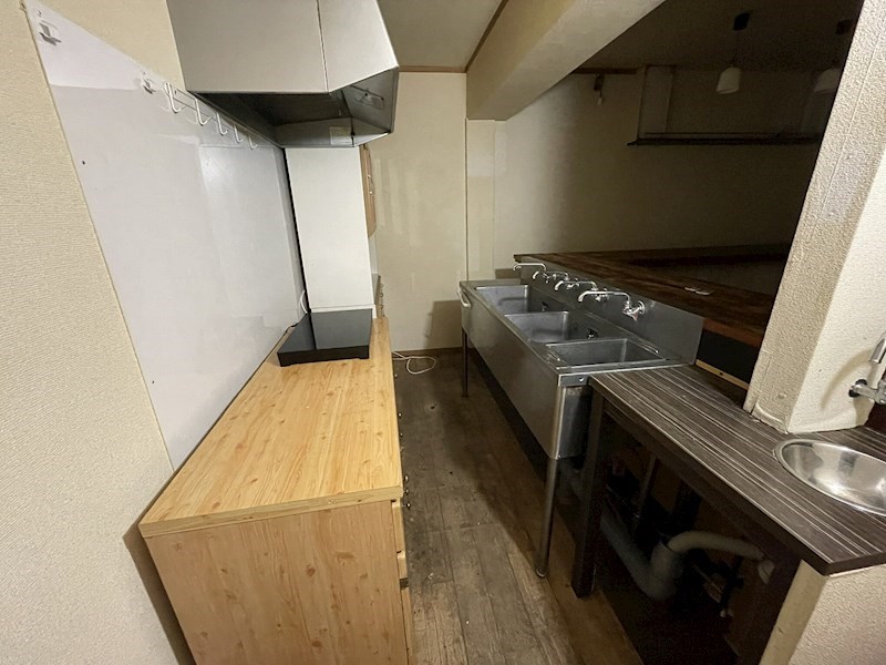 刈谷市桜町三丁目貸店舗 リビング