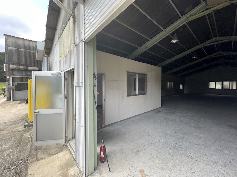 岡崎市保母町安藤様貸倉庫 ベランダ