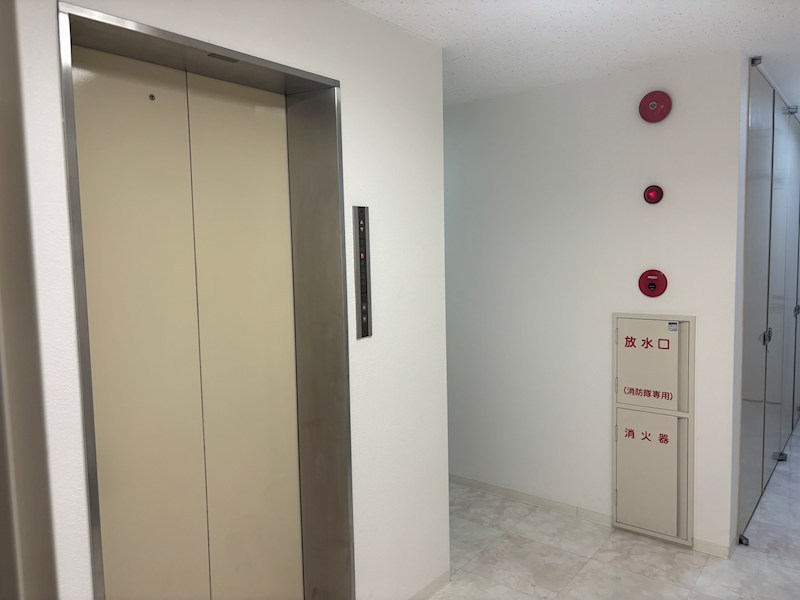 東海保険ガーデンビル 玄関