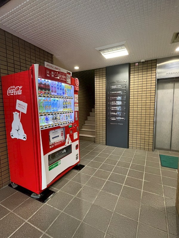 東海保険ガーデンビル 玄関