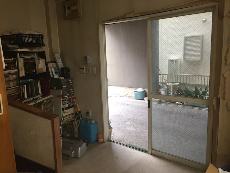 横山町天野事務所 ベランダ