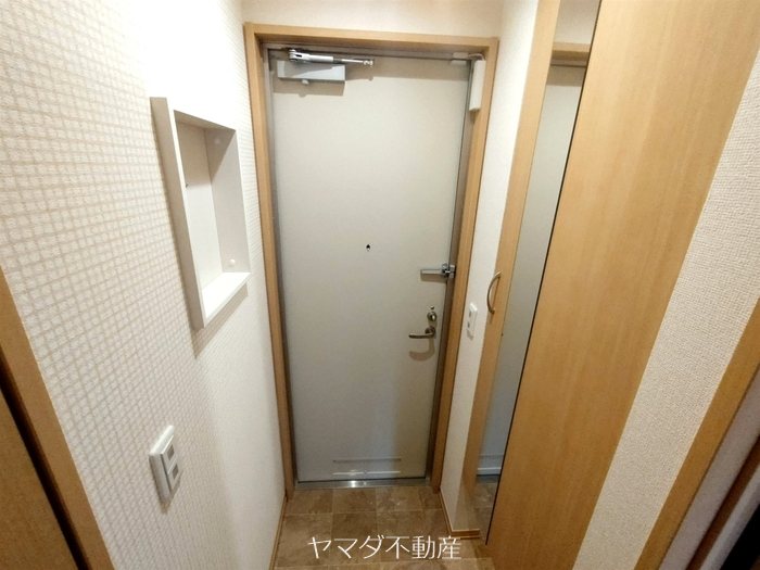 ディアコートB 玄関