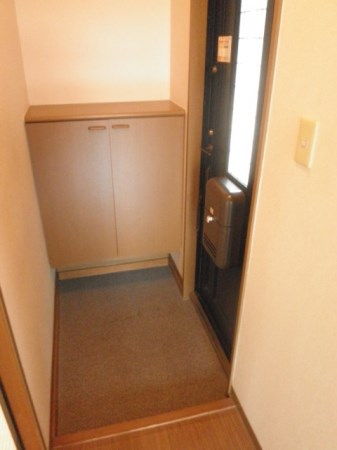 リバージュA 玄関