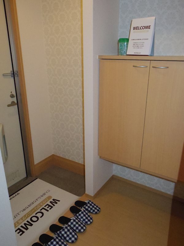 アロース・ガーデンＡ 玄関