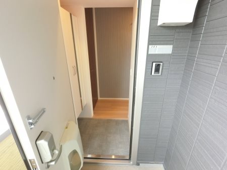 プレシャス天川原 玄関