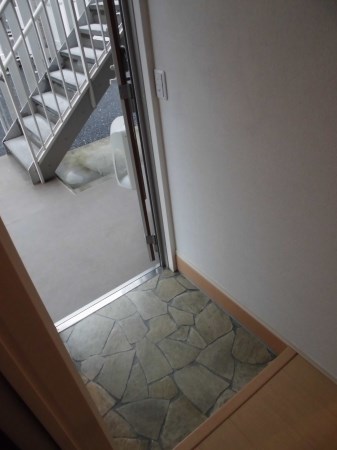 アイリスB 玄関