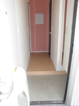 プティエタン 玄関