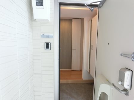 プレシャス天川原 玄関