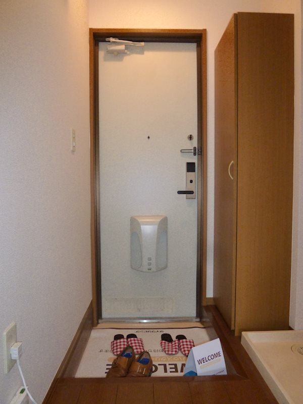 リヴァージュねぎし 玄関