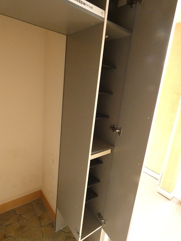 ルミエールF 玄関