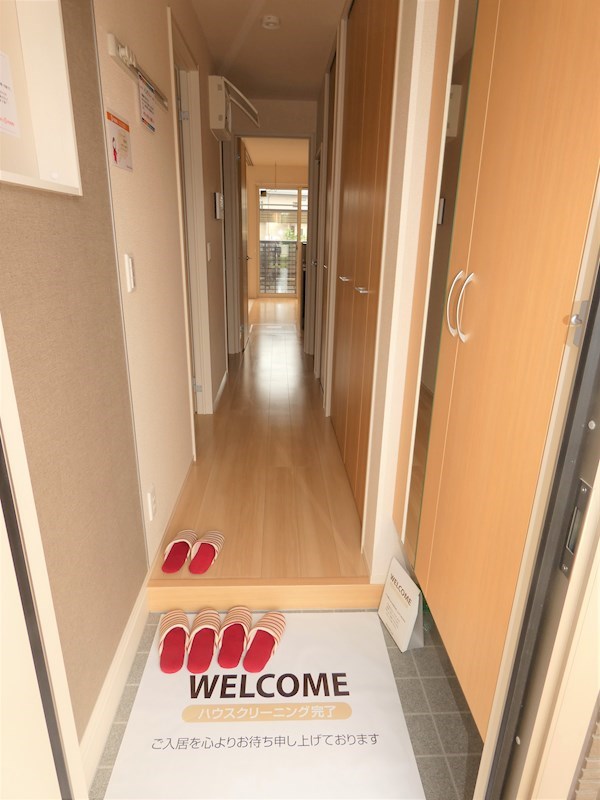 リベーラコート関根 玄関