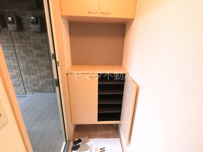 リベーラコートAB 玄関