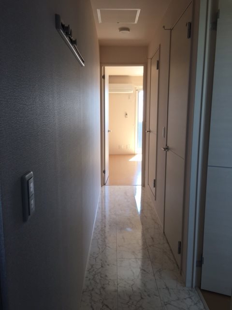 カラーズ　ガーデン 玄関