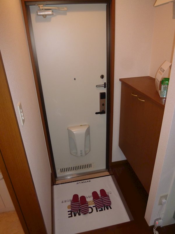 リヴァージュねぎし 玄関