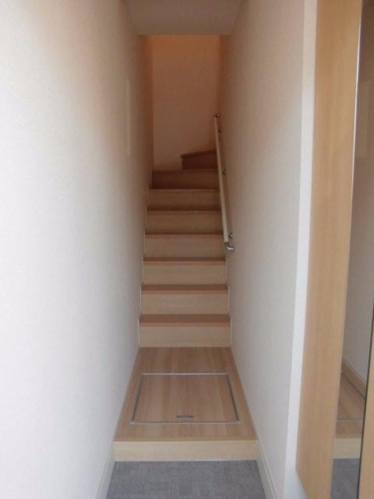 ムーンカーサ２ 玄関