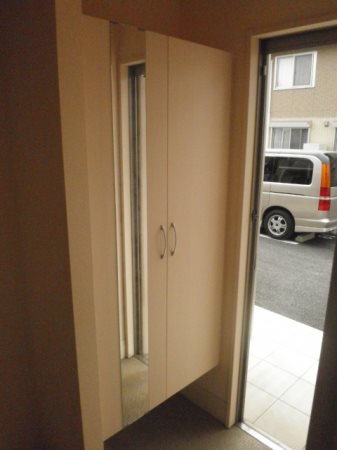 ブライトガーデンB 玄関