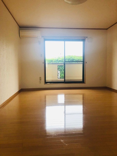 ホワイトコートミオナ リビング