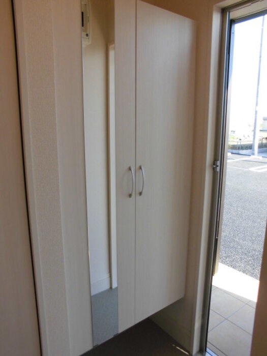 ミッドパレスⅡ 玄関