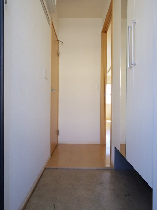 ヴィラ　フォレスタB 玄関