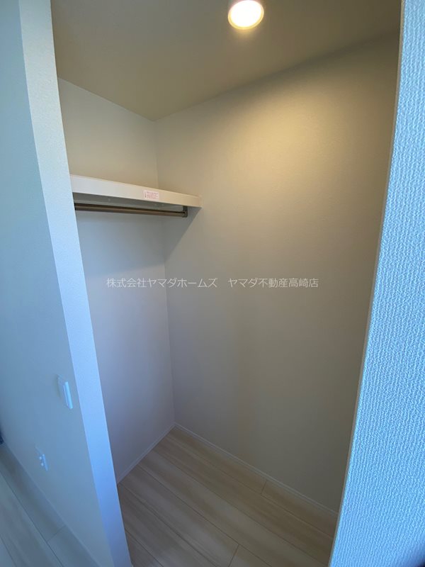 サラ　スリール その他3