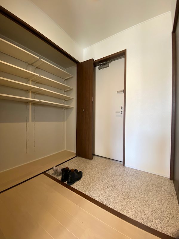 マデラシトリン 玄関