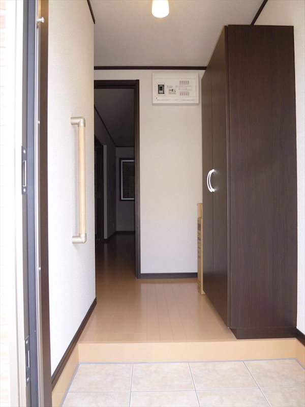 コンフォート三山 玄関