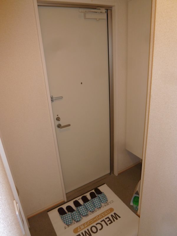 レーブ中泉 玄関