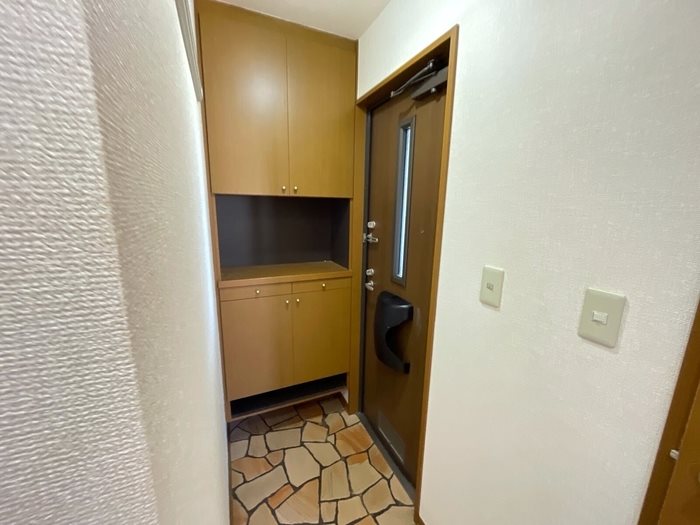 御料所ガーデンE 玄関