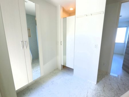 アフィシオン北代田 玄関