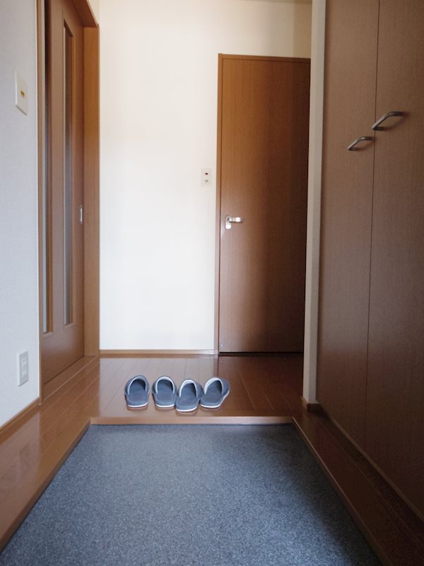 アルフェッカB 玄関