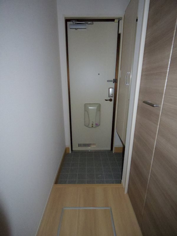 ジュネス江木 玄関