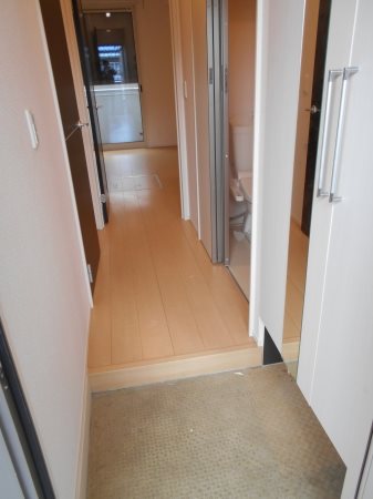 ヴィラ・キャロット 玄関