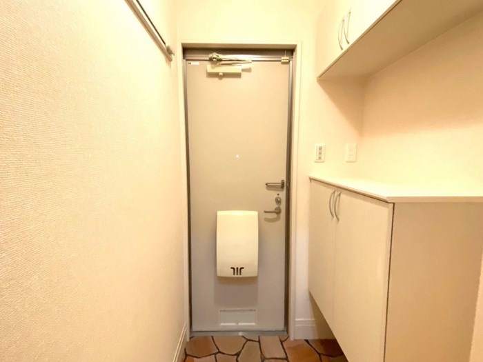 フローレス 玄関