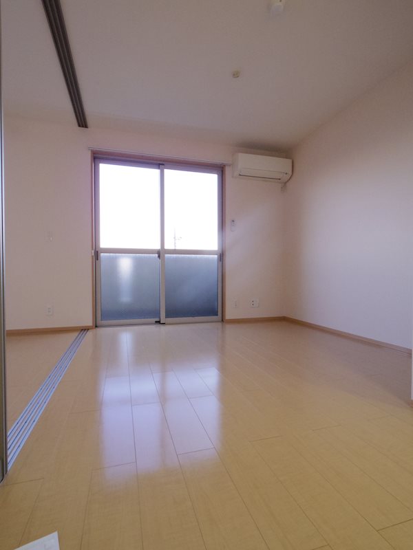 ヴィラ　フォレスタＡ リビング