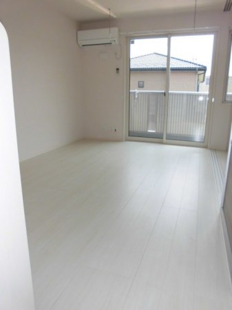 グラン・ブルーエスターテ矢中 リビング