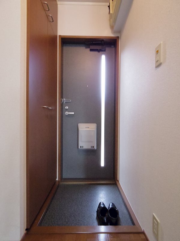 ラグーナB 玄関