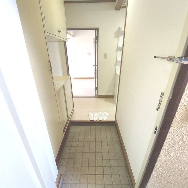 サンハイツ高井 玄関