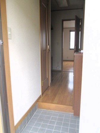 ハイブリッジA 玄関