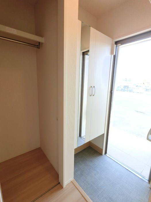 ウィステリアイズミ 玄関